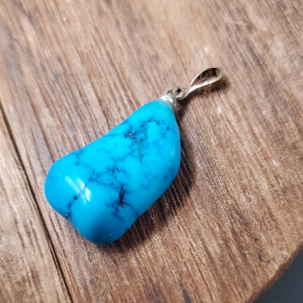 P276 Turquoise Brilliant Blue Pendant